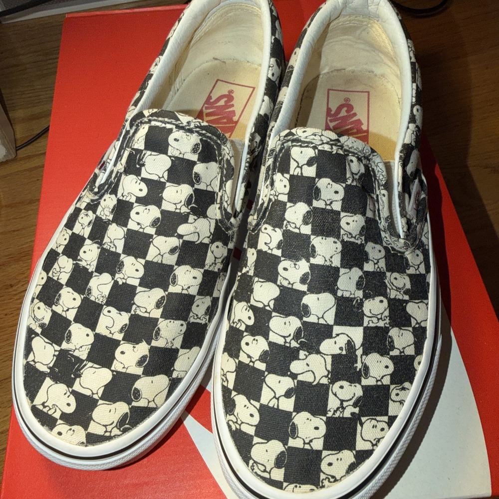 VANS Classic Slip-On x Peanuts Snoopy Checkerboard women's 7